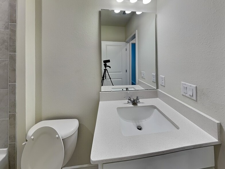 Building Photo - 4079 Feather Tree Dr