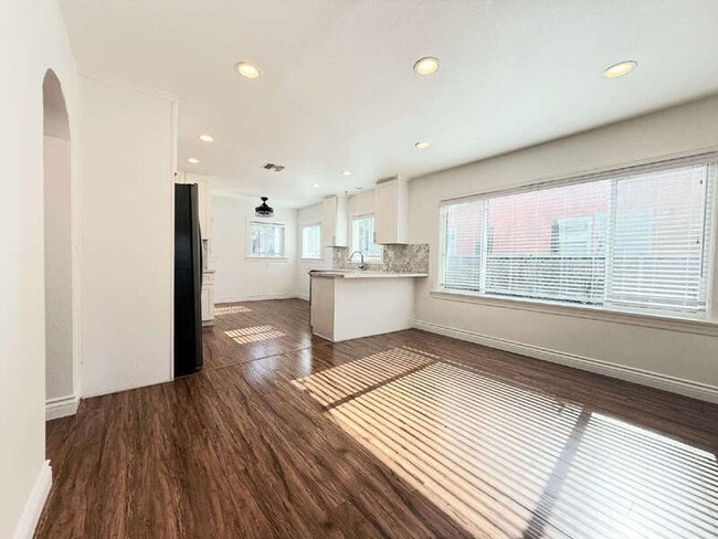 Building Photo - 6500 Arlington Ave