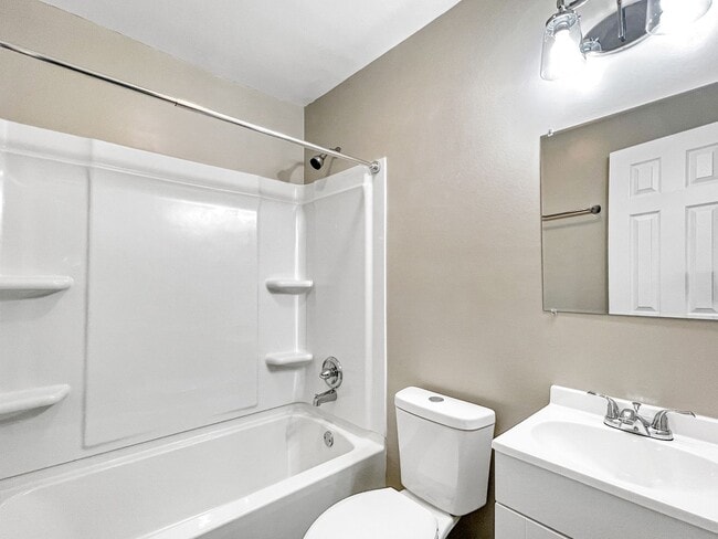 Building Photo - Fully Renovated 3-Bedroom Gem in West End ...