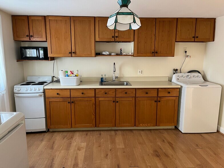 Building Photo - 31 Bridge St