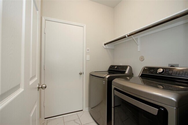 Building Photo - 14618 Twilight Knl Trl
