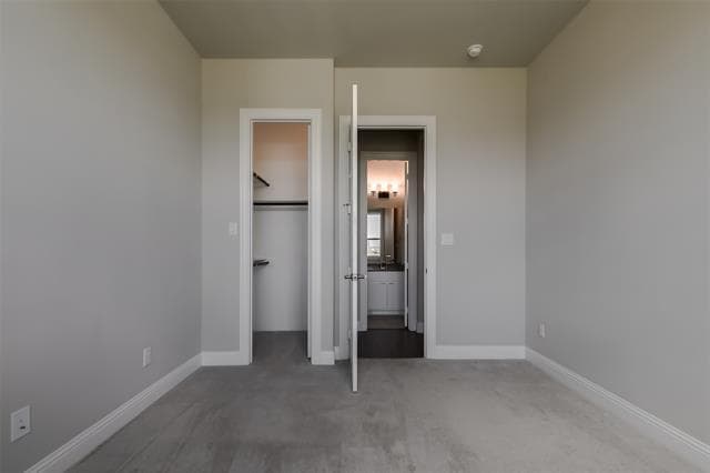 Building Photo - 8528 Pine Valley Dr