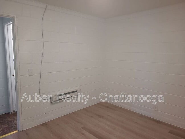 Building Photo - 715 Lupton Dr