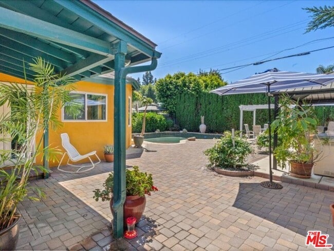 Building Photo - 14552 Hesby St