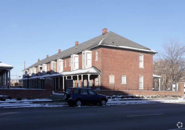 Primary Photo - 1446 N Illinois St