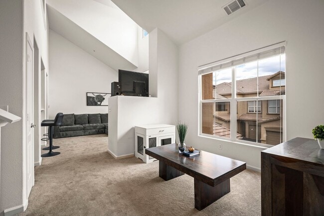 Building Photo - One bedroom condo with bonus space/loft, community pool and gym. Pets welcome!