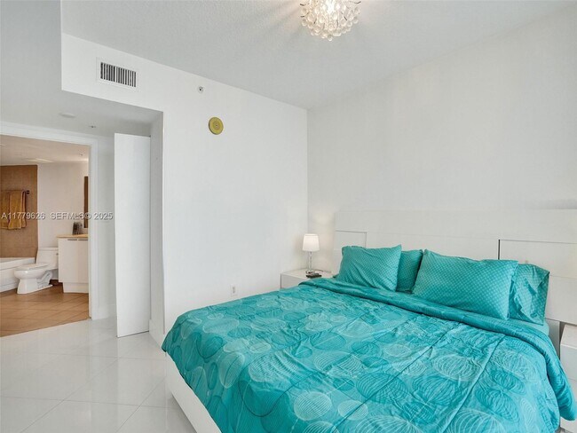 Building Photo - 16699 Collins Ave