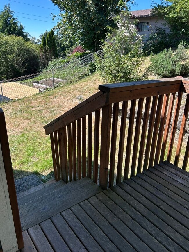 Building Photo - Updated 4BR Home in Renton's Victoria Park Neighborhood!