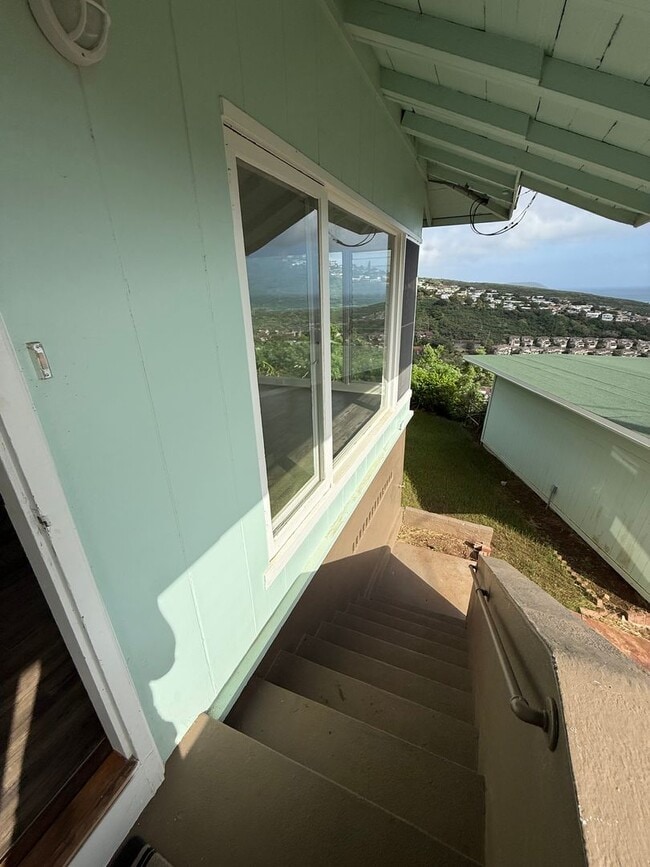 Building Photo - For Rent – 2BR / 1BA Home with Stunning Kahala Mountain View