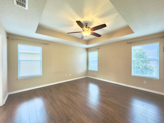 Building Photo - Spacious 4-Bedroom Home with Outdoor Oasis...