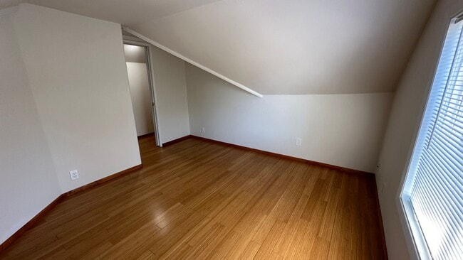 Building Photo - 4bd 2 bath Home in Westmoreland, Portland:...