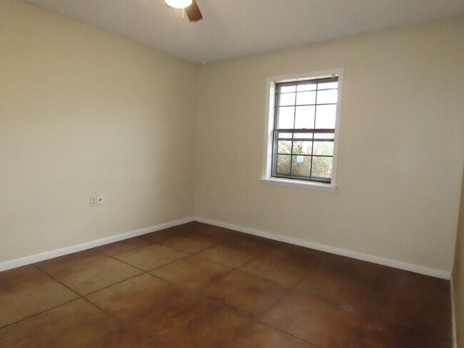 Building Photo - Whitehouse ISD! Spacious 3 Bedroom, 2 Bath...