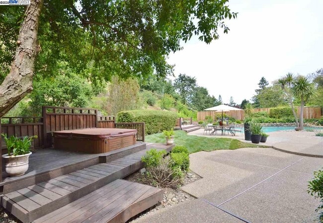 Building Photo - 2051 Pebble Dr