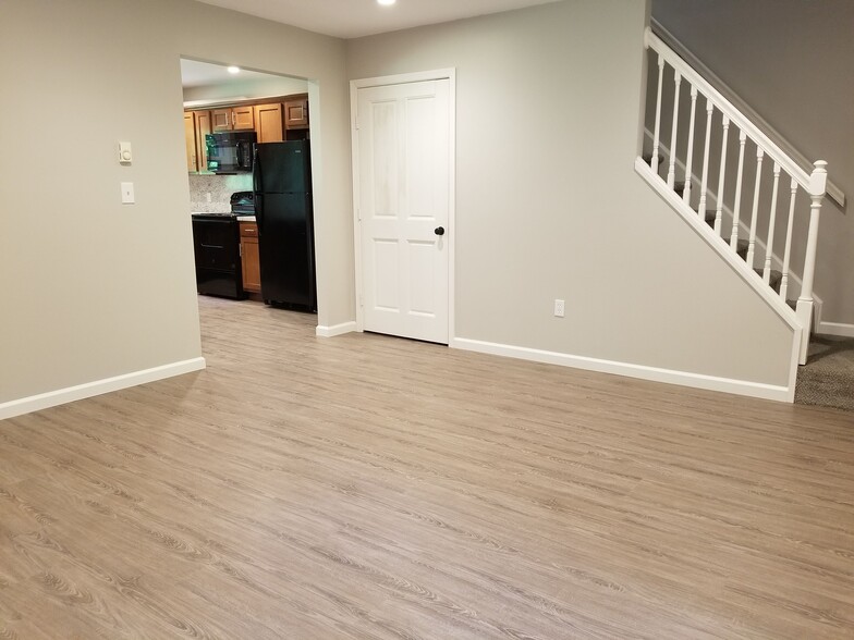 Living Room - 3422 Key Ct