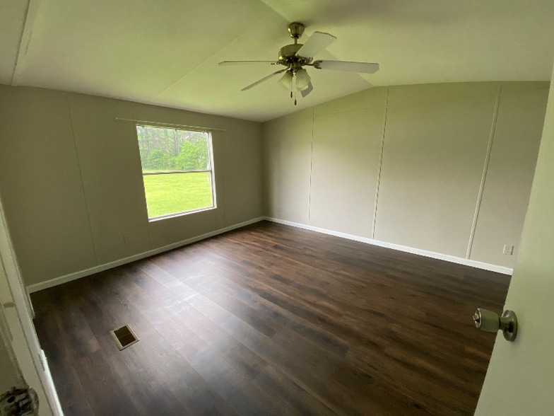 Building Photo - 80 Redwood Ln