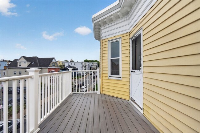 Building Photo - 64 Topliff St