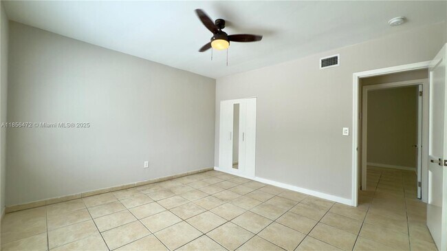 Building Photo - 534 SW 6th Ct