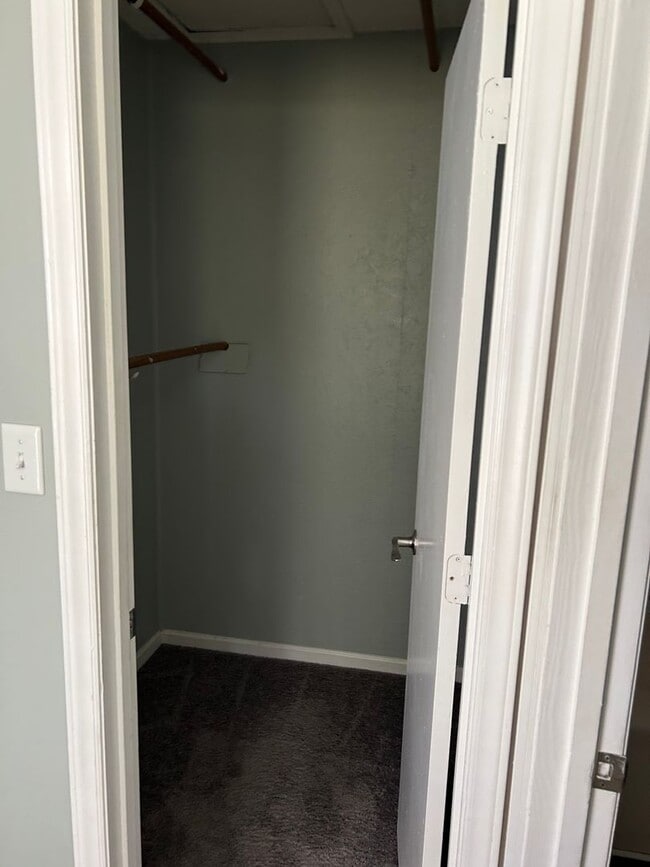 Building Photo - 2 bedroom, 2 bath Duplex