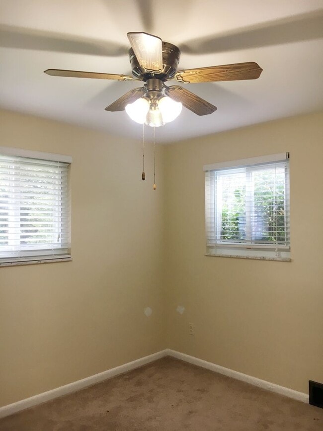 Building Photo - Charming 3-Bedroom Pittsburgh Home with Fireplace, Balcony & Garage Parking