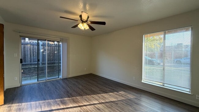 Building Photo - 5707 N Valentine Ave