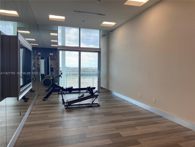 Building Photo - 2000 Metropica Wy