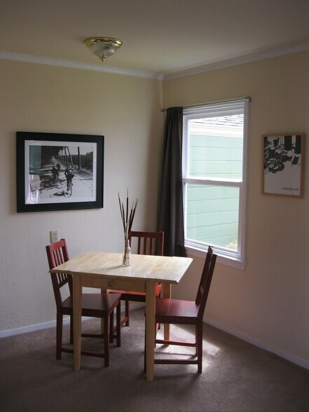 Building Photo - 645 Hamilton Ave