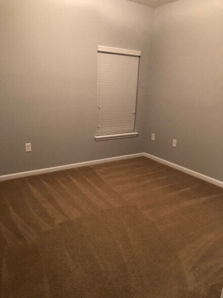 Building Photo - 8226 Green Parrot Rd