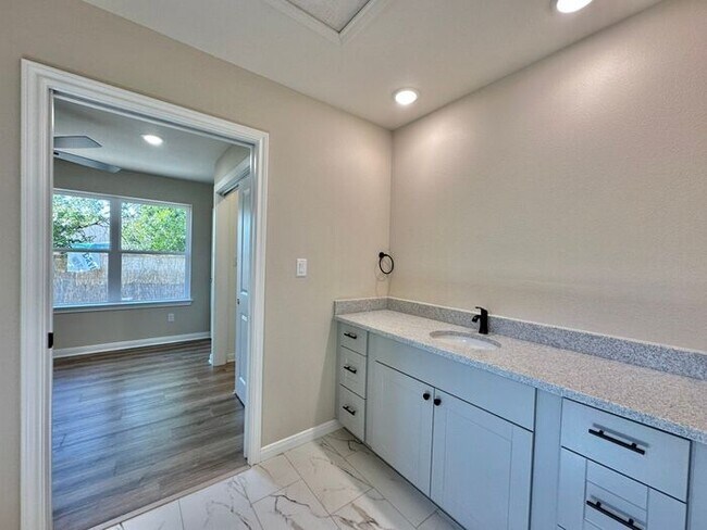 Building Photo - Available Now! Stunning 1 Bedroom 1 Bath New Construction Single Family House!