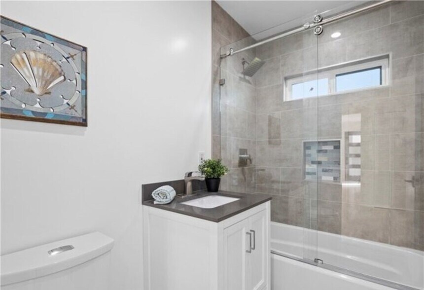 Building Photo - 17601 Rhoda St