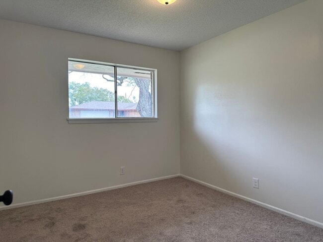 Building Photo - Renovated Portland Home