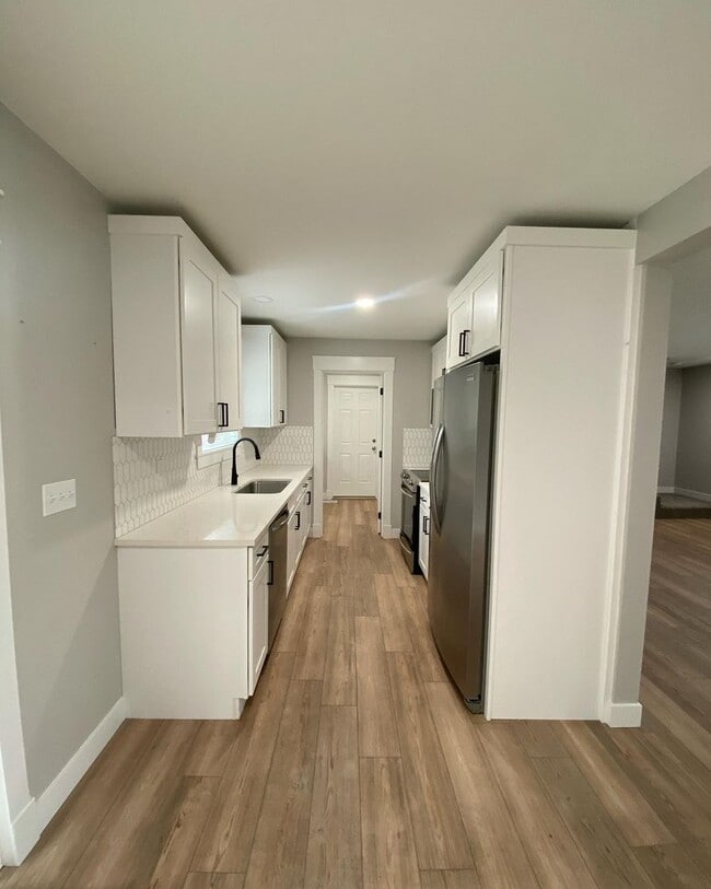 Building Photo - 20/22 Poplar Ave.