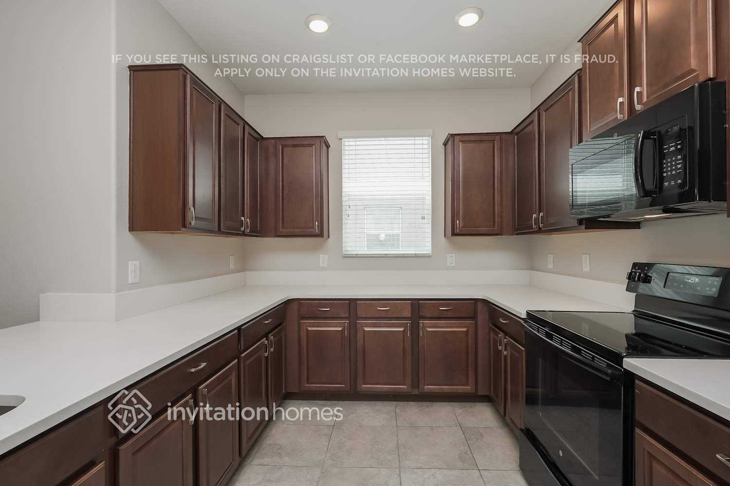 Building Photo - 10619 Lake Montauk Dr