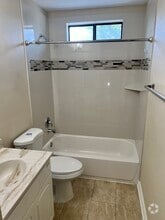 Building Photo - 9814 Kelton Dr