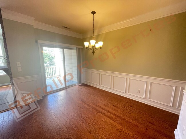 Building Photo - Great Location! Elegant 3 Story 4 Bedroom ...