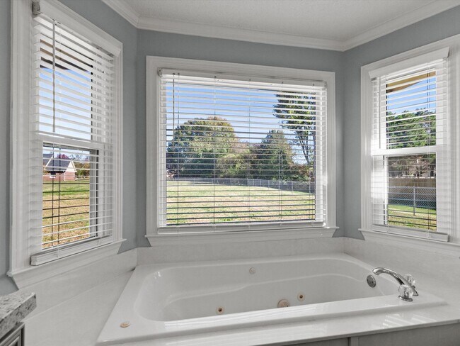 Building Photo - Great location in Harvest and only minutes...