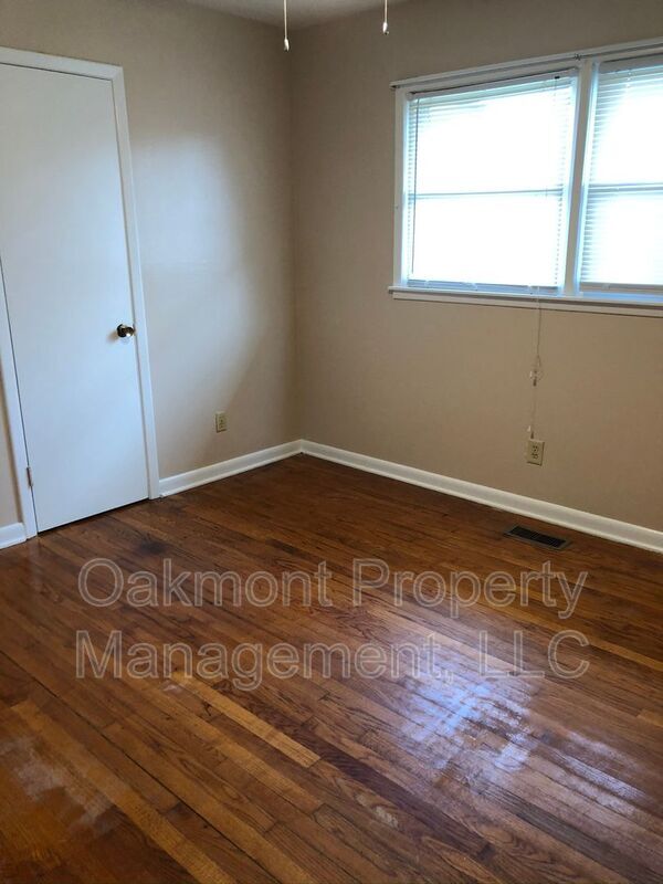 Building Photo - 4047 Village Dr