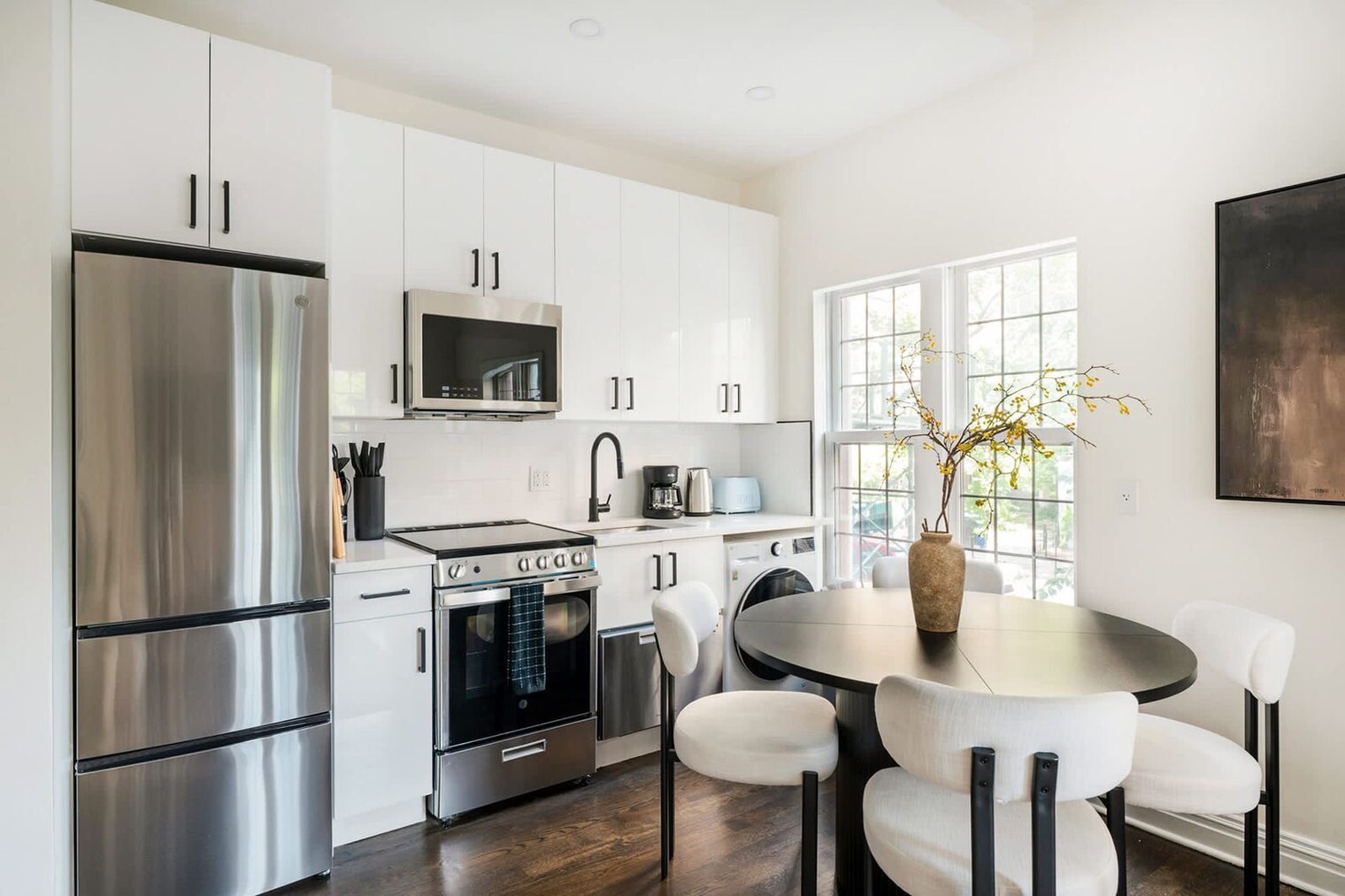 Building Photo - 10 5th Ave