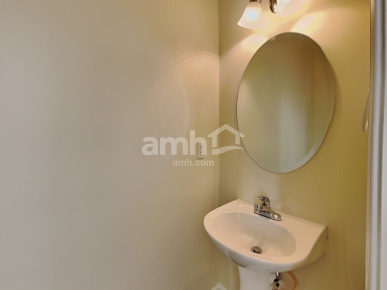 Building Photo - 1710 Beeson Park Ln