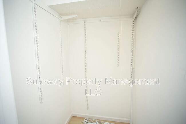 Building Photo - 142 Kenwood Dr