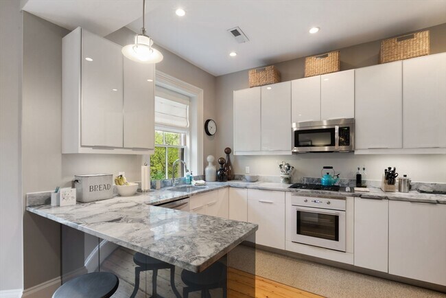 Building Photo - 35 Union Pk