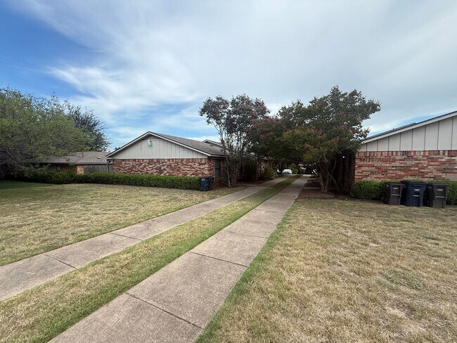 Building Photo - Sunset Heights, Near I-30 and Hulen Street...