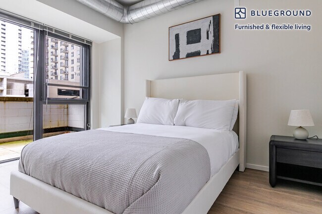 Building Photo - 211 W Scott St