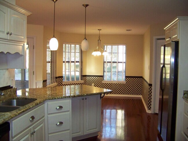 Building Photo - Beautiful 4-Bedroom Home - Heather Oaks