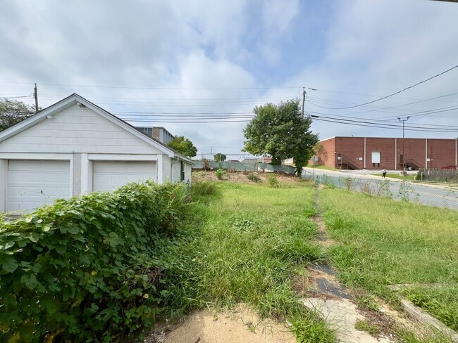 Building Photo - 1108 Elm Ridge Ave