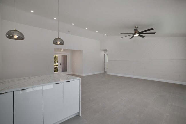 Building Photo - 9436 Sage Ct