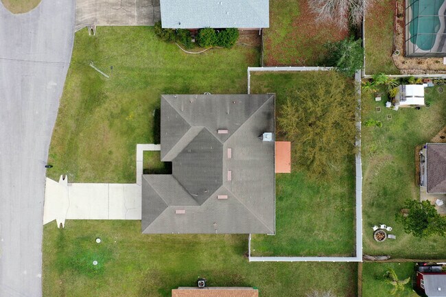 Building Photo - 6 Lemay Pl