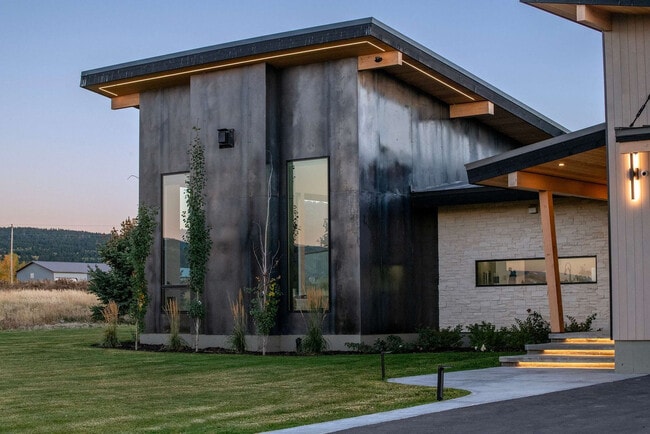 Building Photo - 779 Lucia Ln