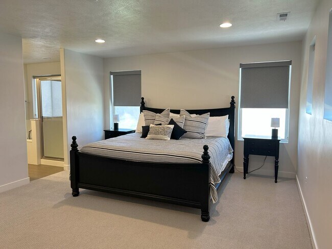 Building Photo - 5 Bed/3 Bathroom house in America Fork