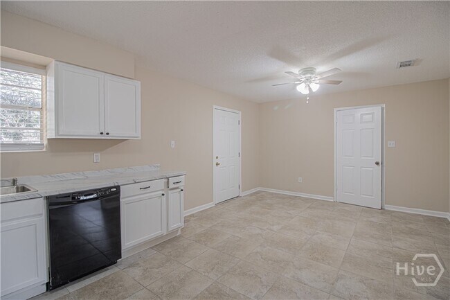 Building Photo - 7116 Skidaway Rd