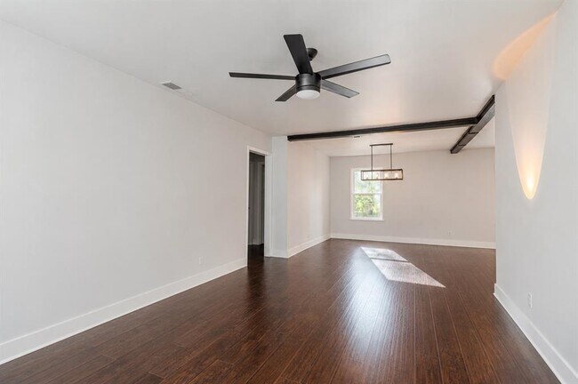 Building Photo - 9706 Cottle Dr